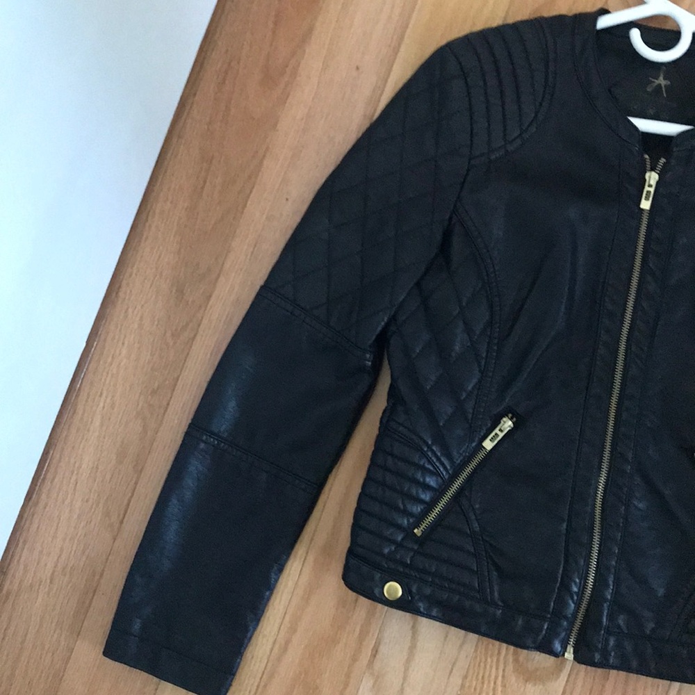 Timeless Leather Jacket - Picture 3 of 4